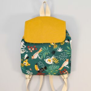 Mochila infantil con con solapa y estampados de animales