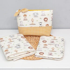 Canastilla artesanal para bebé hecha a mano en algodón con estampado de animalitos