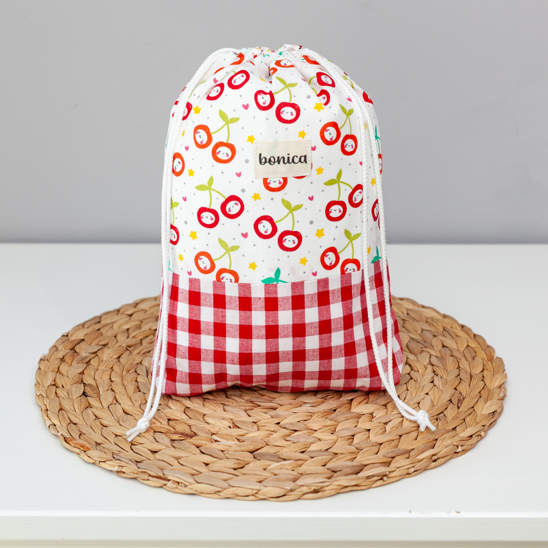 Bolsa de muda artesanal con estampado de cerezas, ideal para recién nacidos