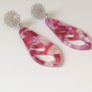 Pendientes Mariposa hechos a mano en resina artesanal rosa y blanco con base de acero inoxidable plateado