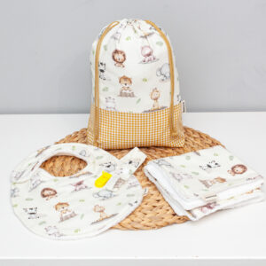 Canastilla artesanal para bebé hecha a mano en algodón con estampado de animales dulces