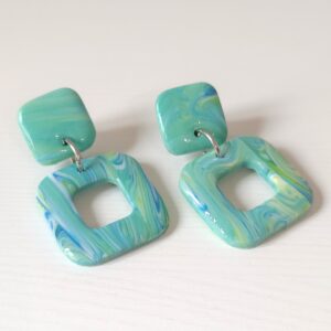 Pendientes Marina hechos a mano en arcilla polimérica efecto marmolado azul y verde agua con aros plateados