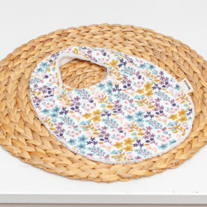 Delantal artesanal Octubre hecho a mano con estampado floral en tonos cálidos