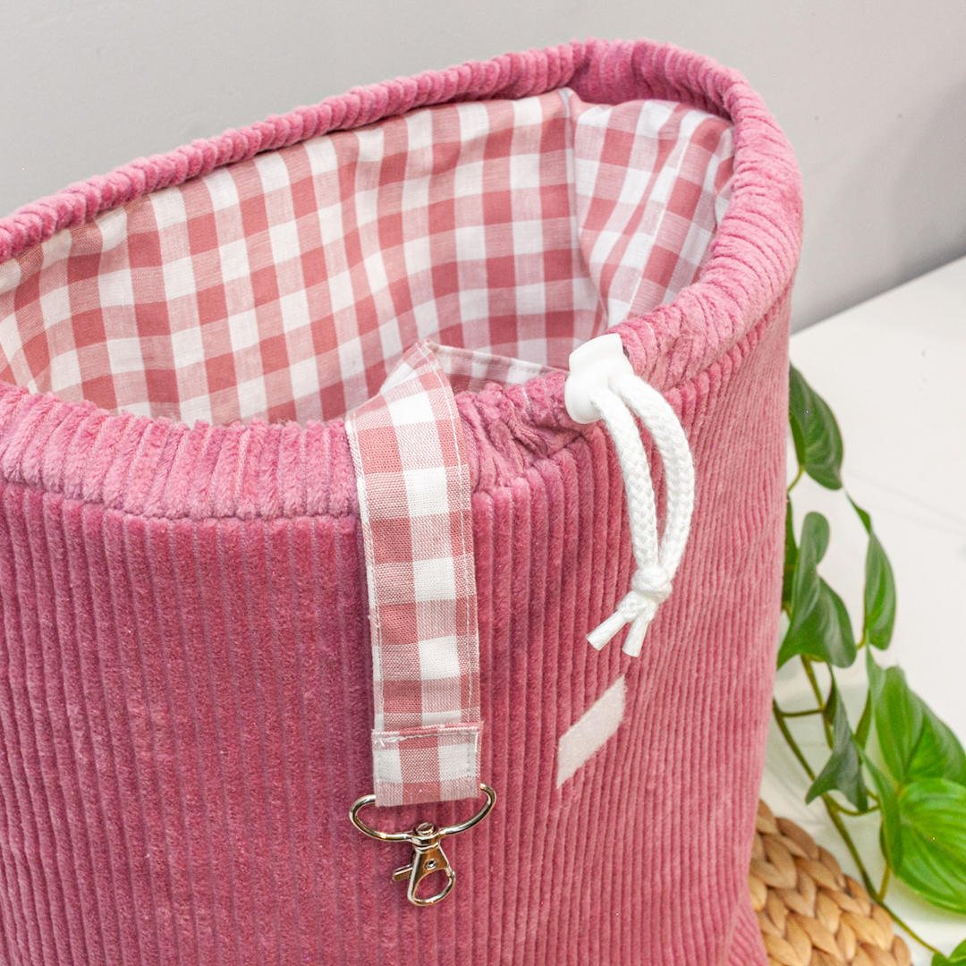 Vista interior de mochila artesanal para mujer Vera con forro resistente