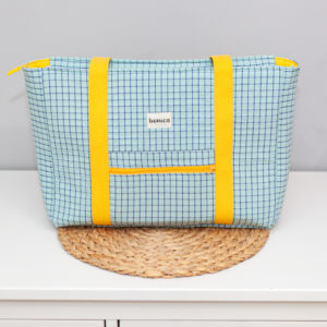 Bolso mediano ALBA hecho a mano con telas de algodón en tonos azul y amarillo