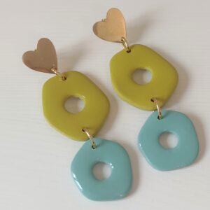 Pendientes Poniente hechos a mano en arcilla polimérica colores hierba y océano con acero inoxidable dorado