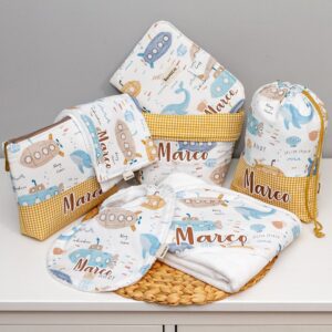 canastilla artesanal para bebé con dibujos de submarinos y ballenas